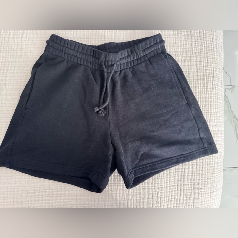 Aritzia TNA cozy AF shorts in size Small